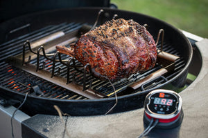 2018 12 Holiday Lang How To Grill Prime Rib With A Fan Favorite Recipe Blog Photo Prime Rib On Roasting Rack With I Grill2 On Performer 4