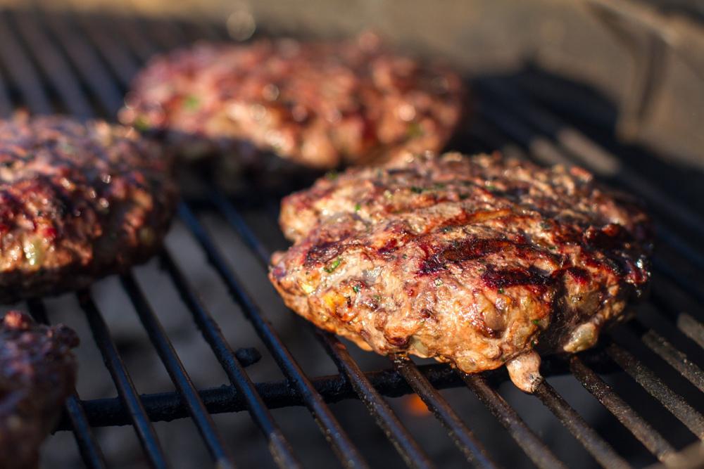 535E5D6C97F21 2014 04 Week 4 Bbq Month Lang Burger On Kettle 1 Photo Small