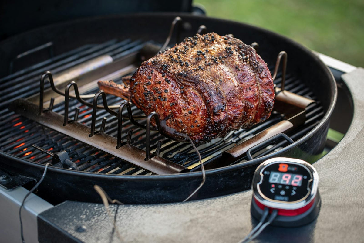 2018 12 Holiday Lang How To Grill Prime Rib With A Fan Favorite Recipe Blog Photo Prime Rib On Roasting Rack With I Grill2 On Performer 4