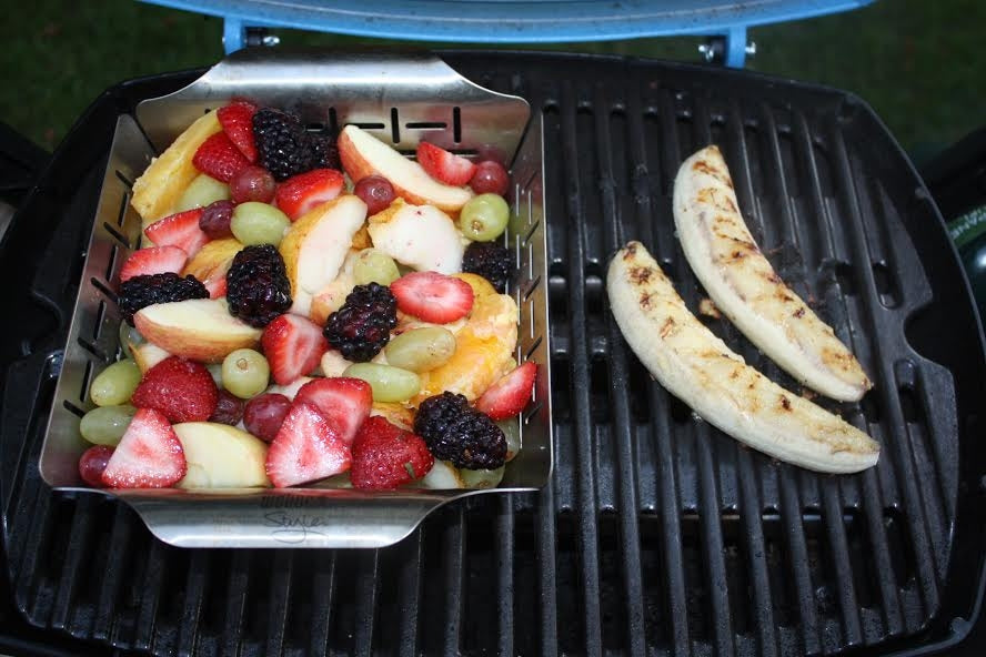 560D80A249A38 2015 10 Week 2 Pizza Hammarlund Grilled Fruit Photo