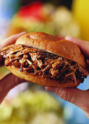Pulled Pork Barbecue Sandwiches with Hot Pepper Vinegar – Tailgating 101 – Weber Grills