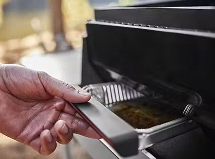 Front access grease removal with extra-large drip pan handles bacon, burgers, and more. Just scrape grease into the slot, slide out the catch pan, and throw away the drip pan. 
