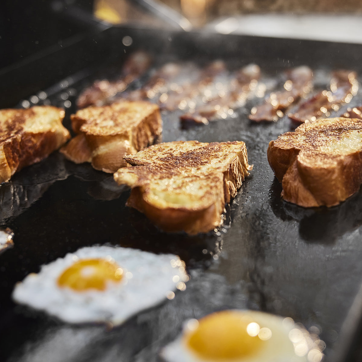 Slate® 30" Rust-Resistant Griddle with Extendable Side Table (Natural Gas)