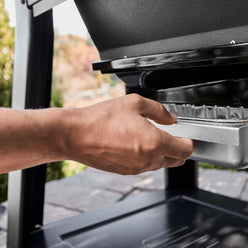 Simply remove the drip pan for easy cleaning. 