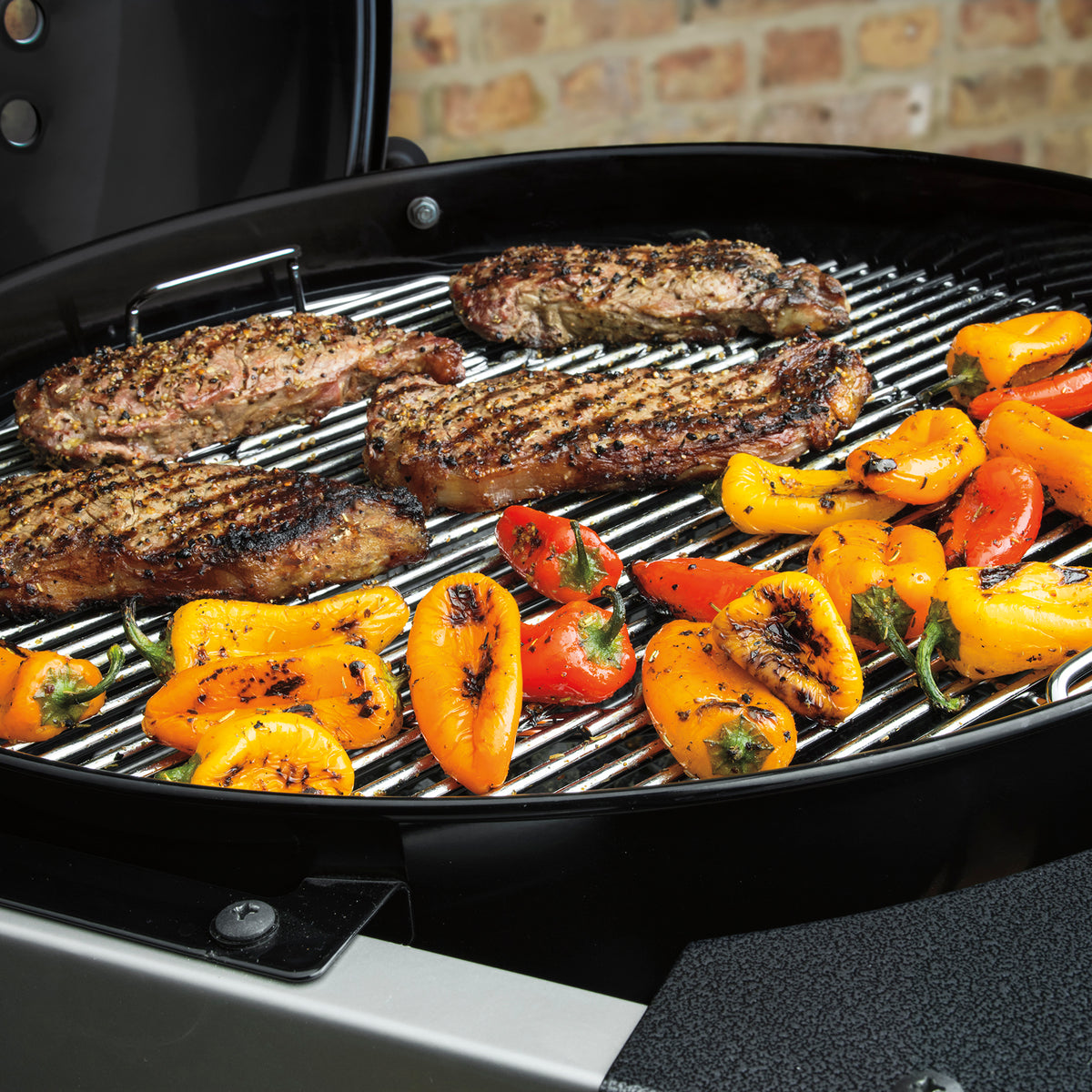 Performer Deluxe Charcoal Grill 22"