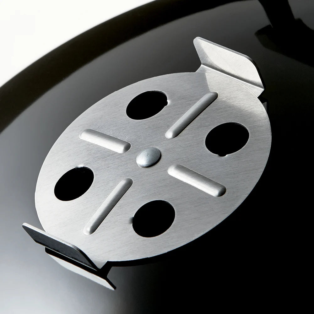 Control the temperature of your smoker by easily adjusting the dampers. Closing the dampers completely will cut the oxygen flow to help extinguish coals. 
