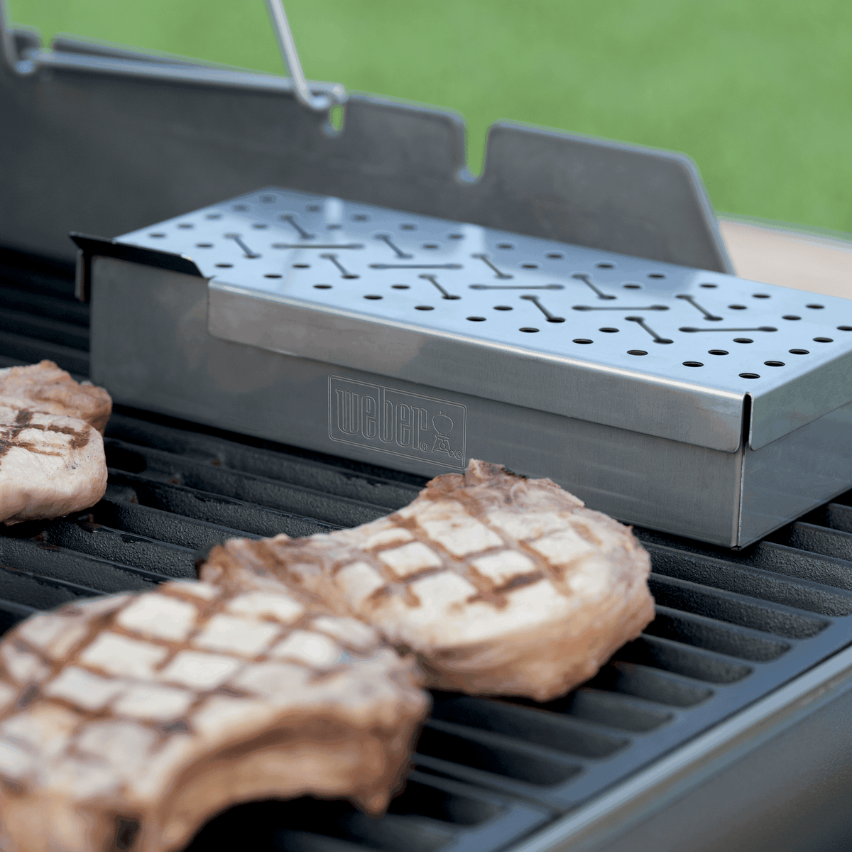 Smoker Box - Weber Q 200/2000 & larger gas grills