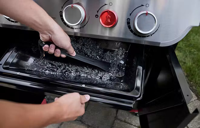 Grease Management System with pull out grease tray, located under the cookbox, slides out for quick and easy disposal.