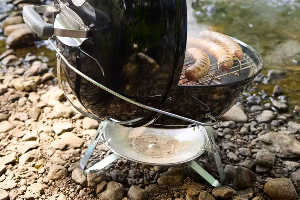 Secures lid to bowl while on-the-go and doubles as lid holder while grilling.