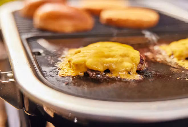 Easily convert your Lumin grill's surface so you can whip up pancakes and eggs in the morning and smash burgers at night. 
