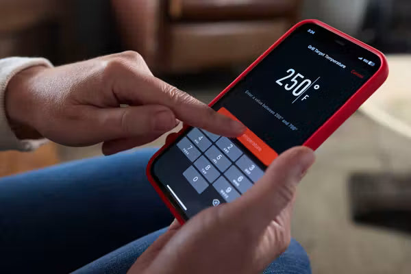 Remotely monitor and control the grill temperature from your smartphone with Wi-Fi® and Bluetooth® wireless technology and the Weber Connect® App. 