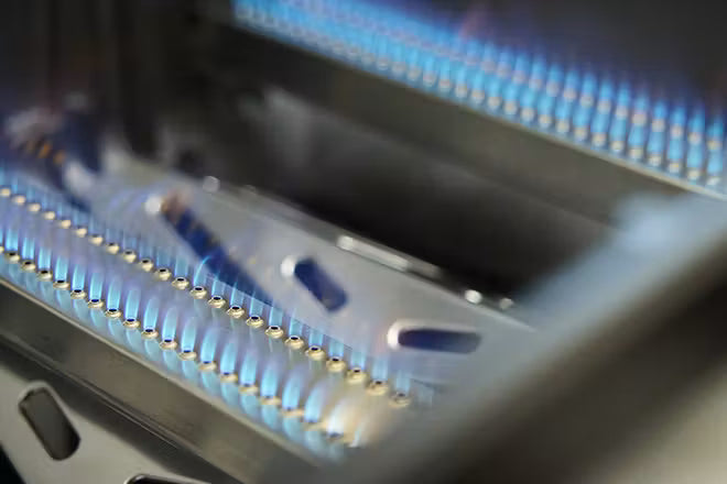 PureBlu burners with a unique, tapered design, create a consistent flame and even heat across the grilling surface. Raised flame openings keep food debris falling away, minimizing clogs and corrosion.