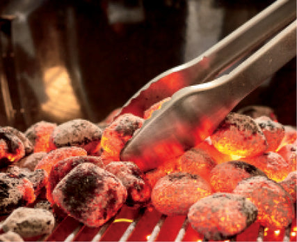 The heavy-duty fuel grate withstands high temperatures. 