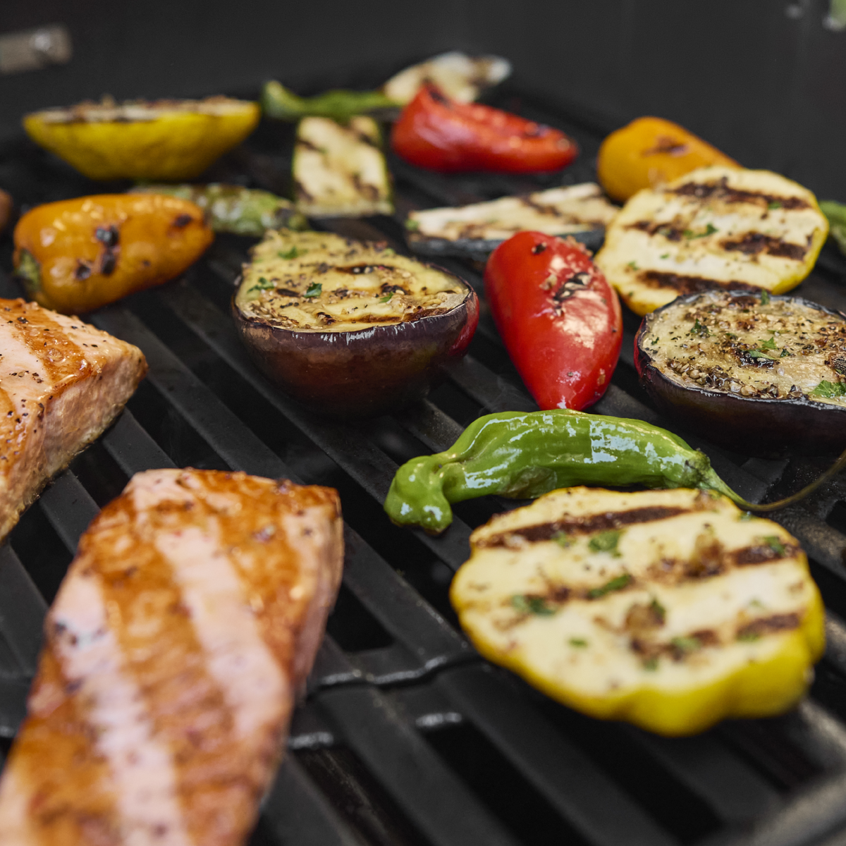 Spirit® E-425C Gas Grill Titanium Edition (Liquid Propane)