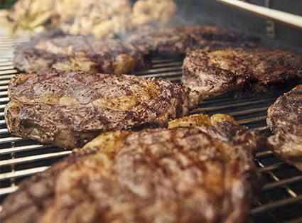 Full grate sear zone heats evenly and makes the most of every inch of the grill, so you get more food on the flame.